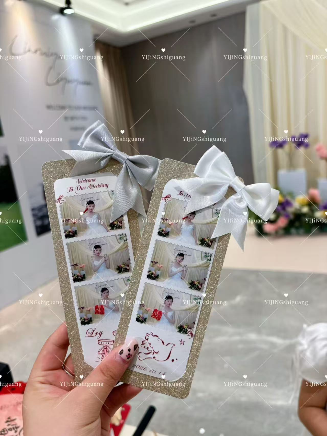 金银色蝴蝶结三连拍照片背卡